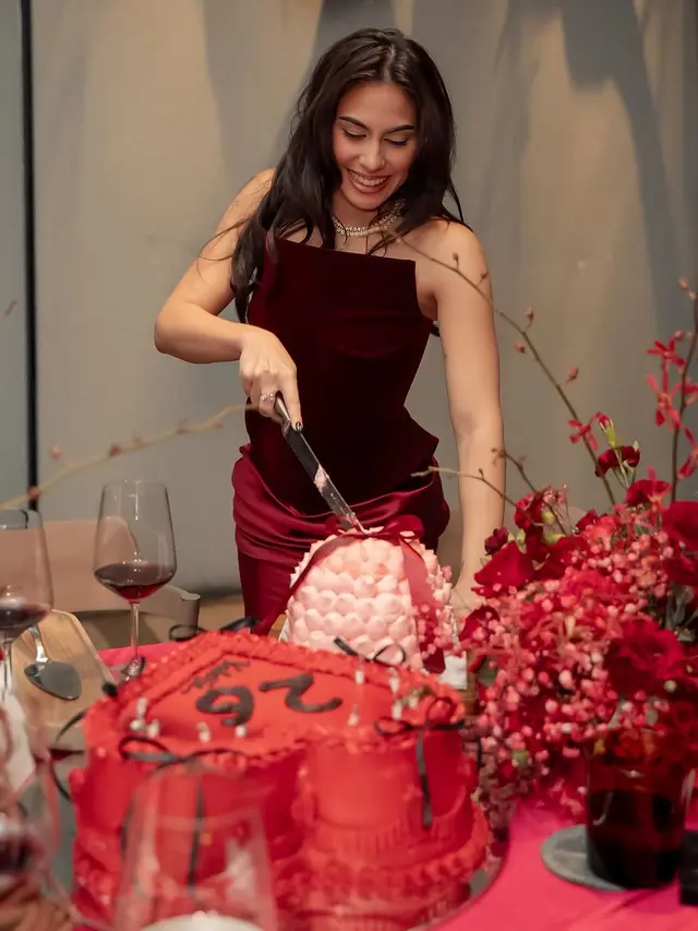 6 Potret Ulang Tahun Valerie Thomas ke-26, Intimate Bareng Keluarga dan Pacar