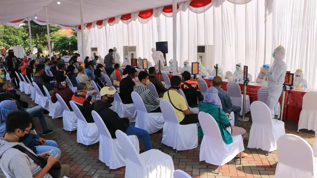 Suasana rapid test massal di Surabaya