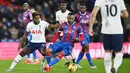 Crystal Palace bukannya tanpa perlawanan. Tim tuan rumah beberapa kali mampu merepotkan dan mampu mengancam pertahanan The Lilywhites, namun sayang gagal dikonversi menjadi gol. (AFP/Ben Stansal)