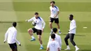 Dua klub raksasa Eropa akan saling bentrok pada leg pertama semifinal Liga Champions 2025/2026. (AFP/Franck Fife)