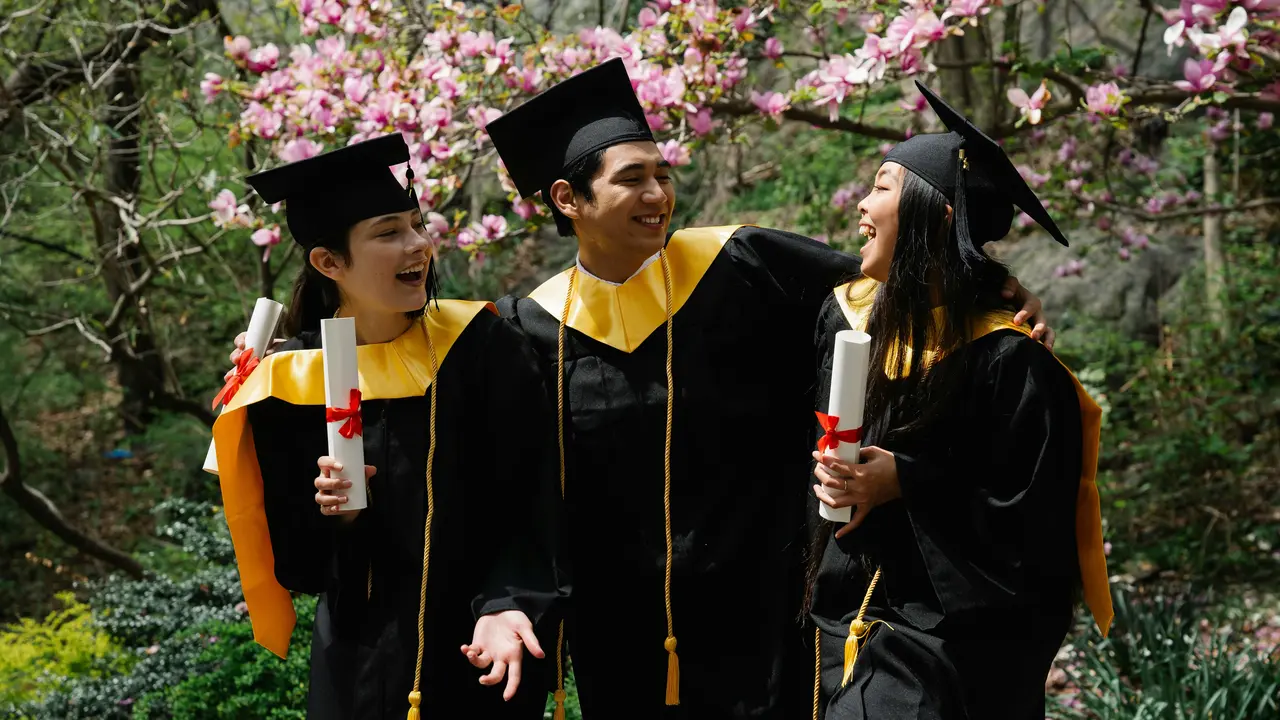 Ilustrasi wisuda, kelulusan