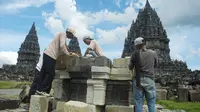 Pemugaran Candi Perwara di Kompleks Candi Prambanan, Sleman, Daerah Istimewa Yogyakarta. (Antara Foto/Andreas Fitri Atmoko)