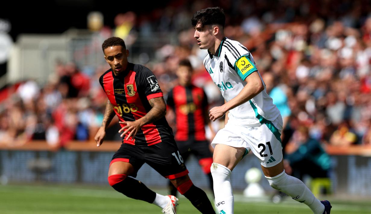 <p>Tino Livramento adalah salah satu talenta muda terbaik dari akademi Chelsea. Akan tetapi dengan minimnya peluang bermain di tim utama di bawah Tuchel, ia dijual ke Southampton pada 2021. (AFP/Adrian Dennis)</p>