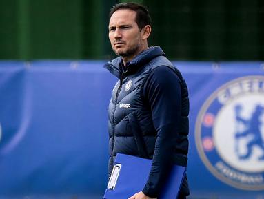 Pelatih Chelsea, Frank Lampard saat sesi latihan jelang laga Liga Champions melawan Real Madrid di London, (11/4/2023). Chelsea akan bertandang ke markas Real Madrid pada leg pertama perempat final Liga Champions 
 (AFP/Daniel Leal)