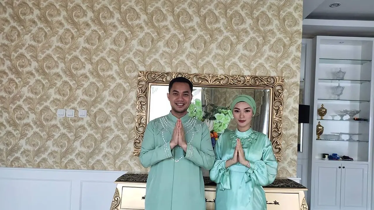 Zaskia Gotik dan Suami