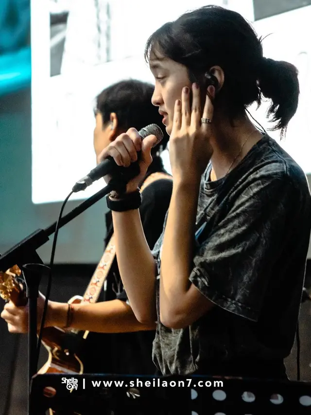 7 Potret Aishameglio Anak Duta yang Kini Jadi Backing Vokal Sheila On 7