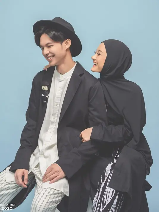 Tentu menjadi pengalaman baru yang luar biasa bagi pasangan yang baru menikah beberapa bulan lalu. Keduanya menceritakan secara blak-blakan mengenai kehamilan tersebut. (Instagram/dindahw)