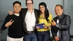 Pendiri sekaligus CEO Path, Dave Morin, saat berfoto bersama tim redaksi Liputan6.com di SCTV Tower, Jakarta, Jumat (5/12/2014). (Liputan6.com/Gautama Adianto)
