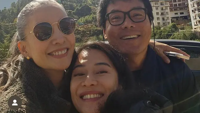 Tampilan Dian Sastrowardoyo dan Nadya Hutagalung Liburan Bareng ke Bhutan