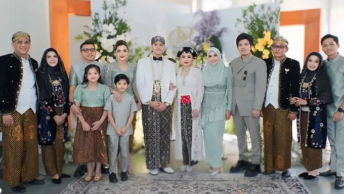 Tampilan Totalitas Ashanty dan Aurel Hermansyah saat Hadir Kondangan Keluarga