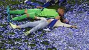 Kiper Chelsea, Willy Caballero, saat perayaan gelar juara Liga Champions di Stadion Dragao, Porto, Minggu (30/5/2021). Chelsea menang 1-0 atas City. (Pierre Philippe Marcou/Pool via AP)