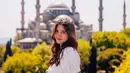 Belum lama ini nikmati sensasi naik kuda di Lombok, Cassandra Lee kini sedang berada di Turki. Hal ini terlihat dalam unggahan InstaStorynya terbaru dimana ia memperlihatkan sedang menanti untuk naik balon udara di Cappadocia, Tuki. (Liputan6.com/IG/cassandraslee).