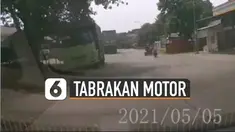 Seorang pemotor yang melaju dari belakang tak bisa menghindar hingga terjadi tabrakan.