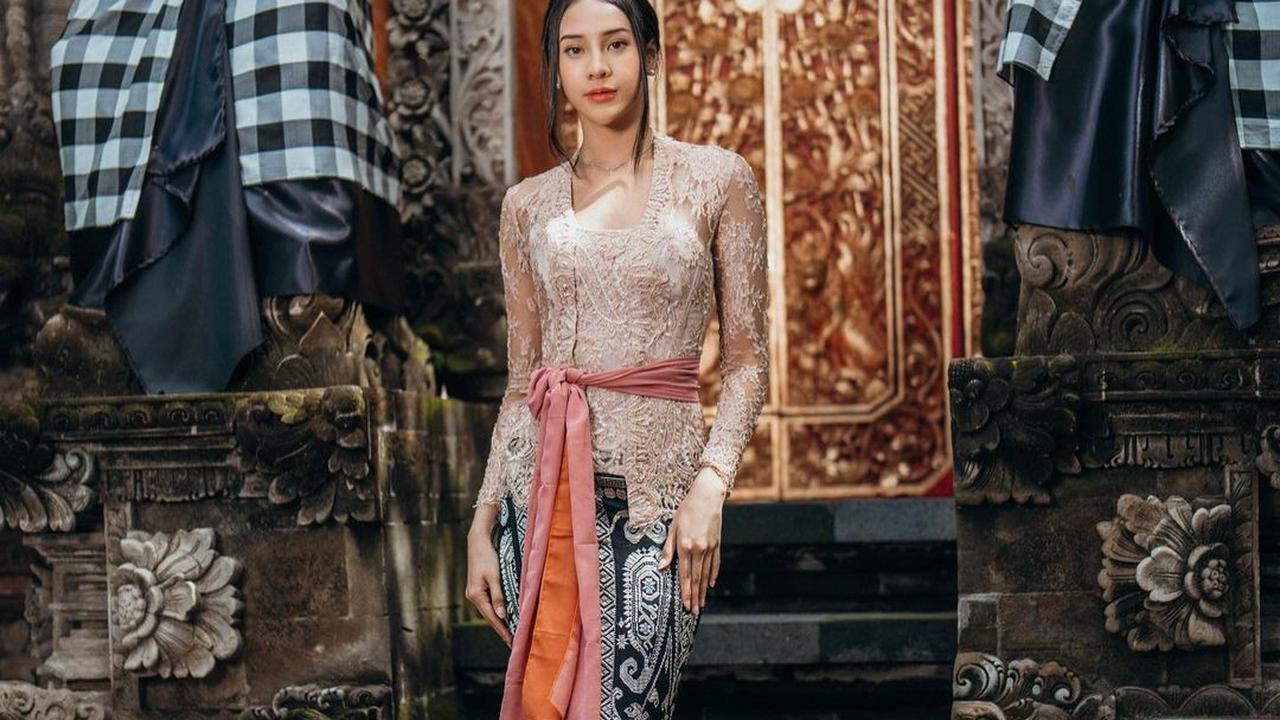 6 Adu Pesona Seleb kala Kenakan Kebaya Bali, Anya Geraldine, Fuji An, hingga Mahalini
