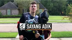 Karena sebentar lagi sang kakak akan berkuliah di luar kota, maka ia setiap hari menunggu kepulangan sang adik dari sekolah dengan mengenakan berbagai kostum lucu. Aksi ini pun membuatnya menjadi viral.