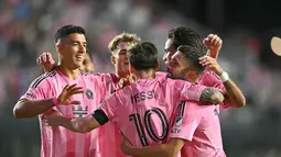 Inter Miami berhasil memetik kemenangan saat menjamu Nashville SC di Chase Stadium. Dua gol Lionel Messi dan satu lainnya dari Tadeo Allende mengantar Inter Miami unggul 3-1. (Chandan Khanna/AFP)