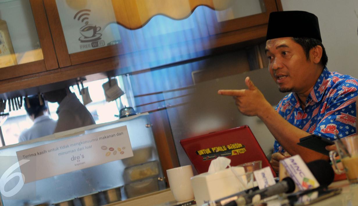 Pendiri Lingkar Madani, Ray Rangkuti memberikan pemaparan saat diskusi Koalisi Masyarakat Berantas Mafia Parlemen Menyikapi Perkembangan Sidang MKD, Jakarta, Selasa (8/12/2015). (Liputan6.com/Faisal R Syam)