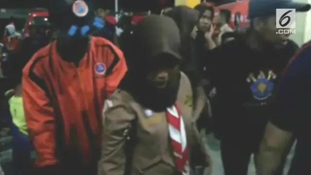 VIDEO: Puluhan Pramuka Terjebak Gelombang Pasang