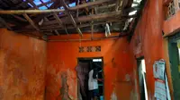 Nestapa Keluarga Renta di Sukabumi dalam Rumah Tua yang Nyaris Ambruk