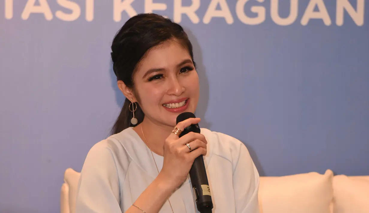 Berbagai keperluan untuk menyambut buah hatinya juga telah disiapkan. Termasuk Sandra Dewi dan Harvey Moeis yang belum lama ini melakukan babymoon ke Australia. Keduanya membeli untuk persiapan saat anak pertamanya telah lahir. (Nurwahyunan/Bintang.com)