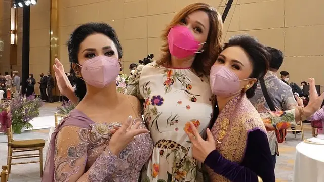 8 Potret Persahabatan Maia Estianty dan Yuni Shara, Kompak dari Dulu