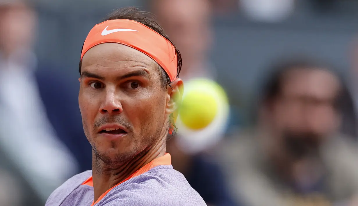 Pada Kamis (8/8/2024), Nadal mengumumkan di media sosial bahwa ia tidak akan mengikuti turnamen yang dimulai pada 26 Agustus ini. (OSCAR DEL POZO / AFP)