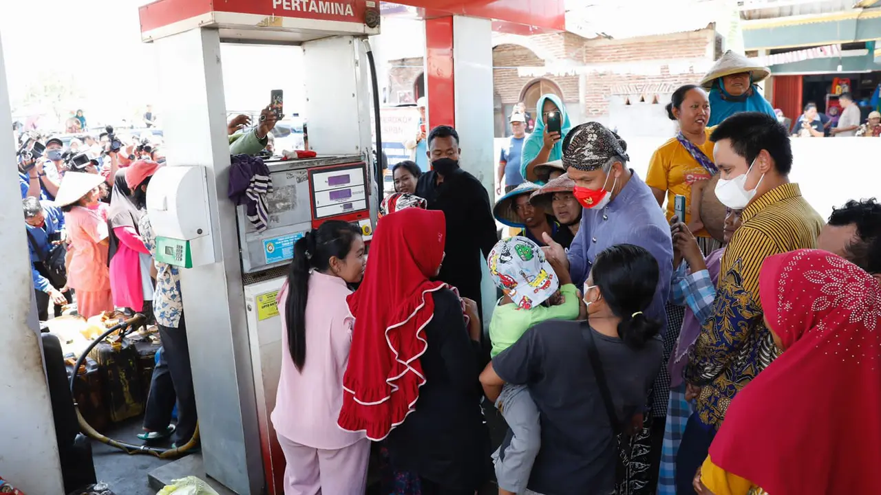 Gubernur Jawa Tengah Ganjar Pranowo saat mengujungi Kampung Nelayan Bandengan, di Kabupaten Kendal. (Istimewa)