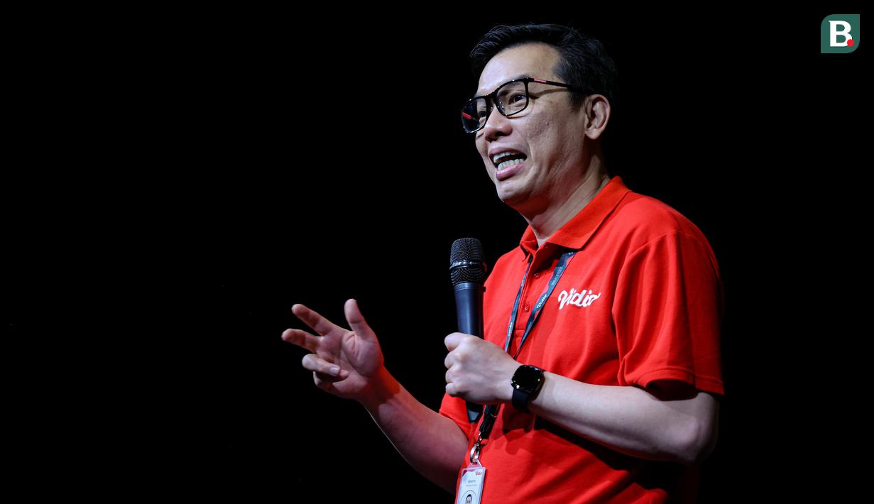 <p>COO Vidio, Hermawan Sutanto memberikan keterangan saat acara malam apresiasi penonton setia Vidio bersama eks pemain Manchester United, Owen Hargreaves yang berlangsung di SCTV Tower, Senayan, Jakarta, Jumat (15/12/2023). (Bola.com/Bagaskara Lazuardi)</p>