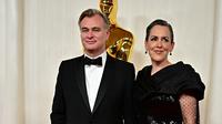 Christopher Nolan dan sang istri, Emma Thomas. (Frederic J. Brown / AFP)