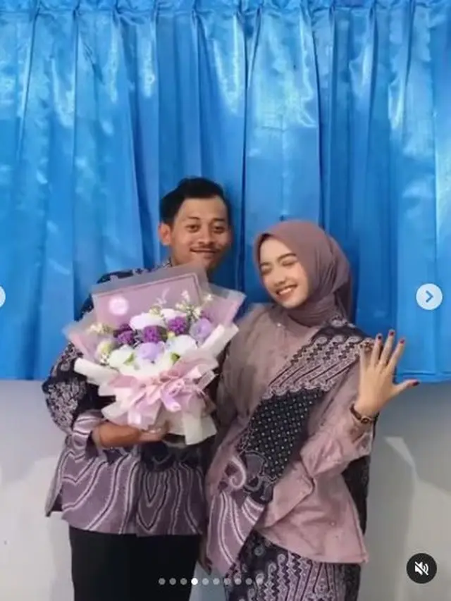 6 Momen Lamaran Gadis Kembar Tiga Banyuwangi, Calon Suaminya Pria Kembar