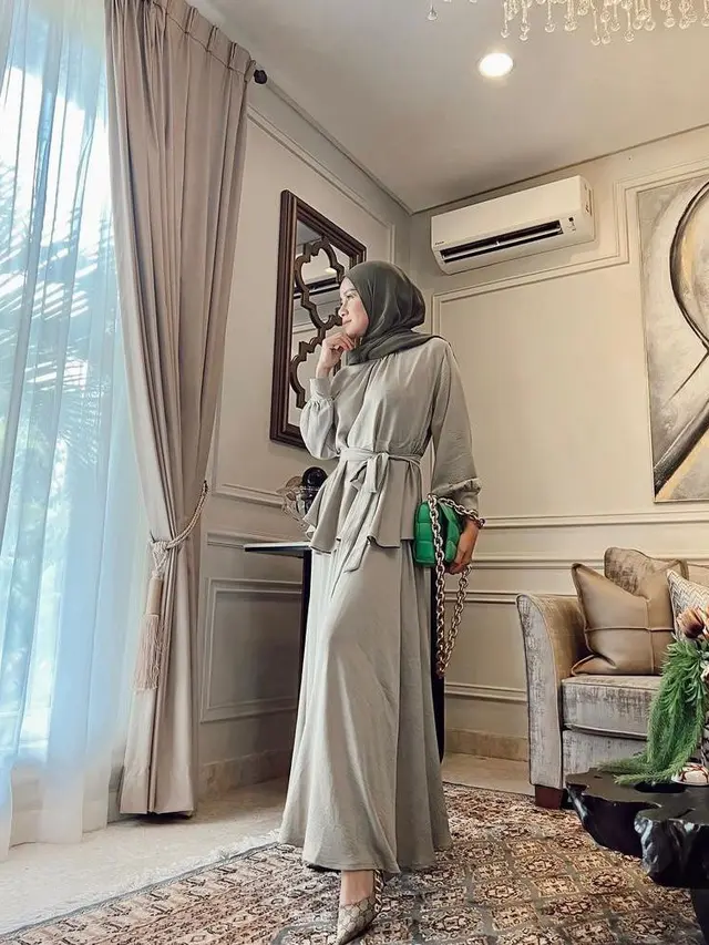 7 Ide OOTD Kondangan Hijab Simple ala Seleb, dari Citra Kirana hingga Tya Ariestya