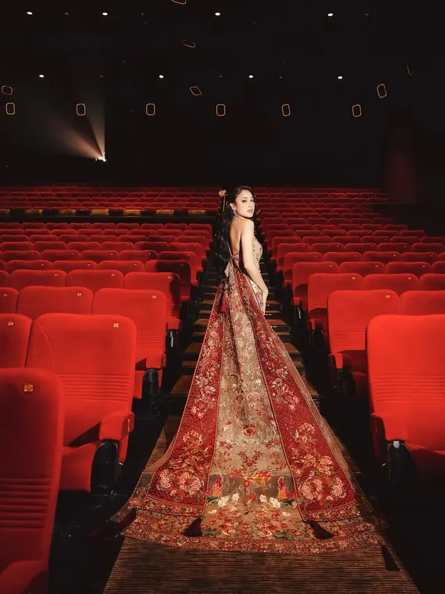 Potret Yasmin Napper pakai gaun (Foto: Instagram @yasminnapper)