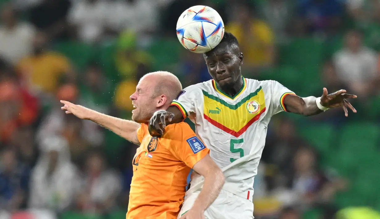 Idrissa Gana Gueye telah menjalani debut bersama Timnas Senegal sejak November 2011 dan telah mengoleksi 94 caps bersama Timnas Senegal. Saat ini, Gueye membela Everton setelah hengkang dari Paris Saint-Germain. (AFP/Glyn Kirk)