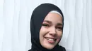 Penyayi dan pemeran Dewi Sandra memutuskan berhijab setelah mendapatkan hidayah sebelum menjalankan salat tahajud. Kehidupan yang penuh cobaan, hingga ia mendapatkan hidayah. Sejak 2013, Dewi Sandra memantabkan menutup auratnya. (Andy Masela/Bintang.com)