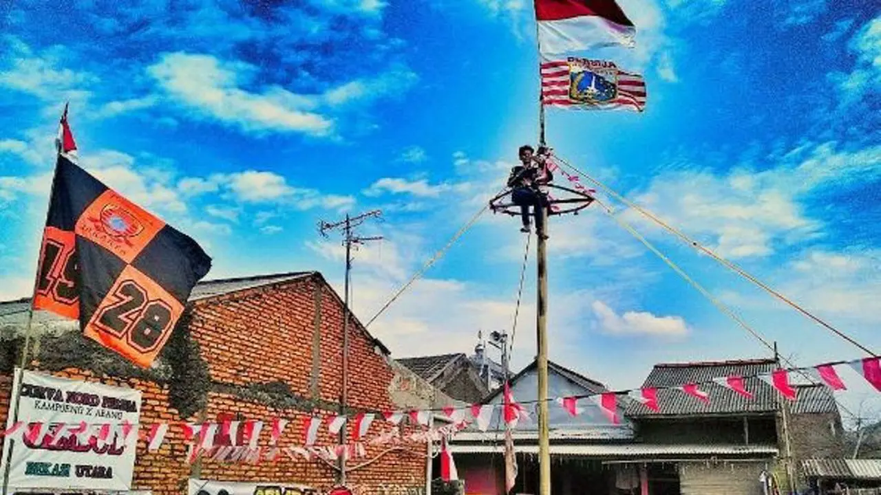 [Bintang] 5 Fakta Panjat Pinang, Perlombaan Saat Perayaan 17 Agustus