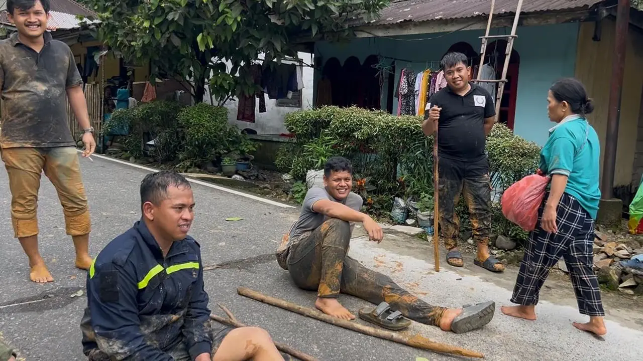 Wali Kota Sibolga Akhmad Syukri Nazri Penarik dilaporkan hilang kontak saat bencana alam.