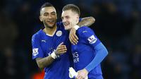 Jamie Vardy (kanan) melakukan selebrasi setelah menjebol jala Liverpool, Rabu (3/2/2016) dini hari WIB. (Reuters/Carl Recine)