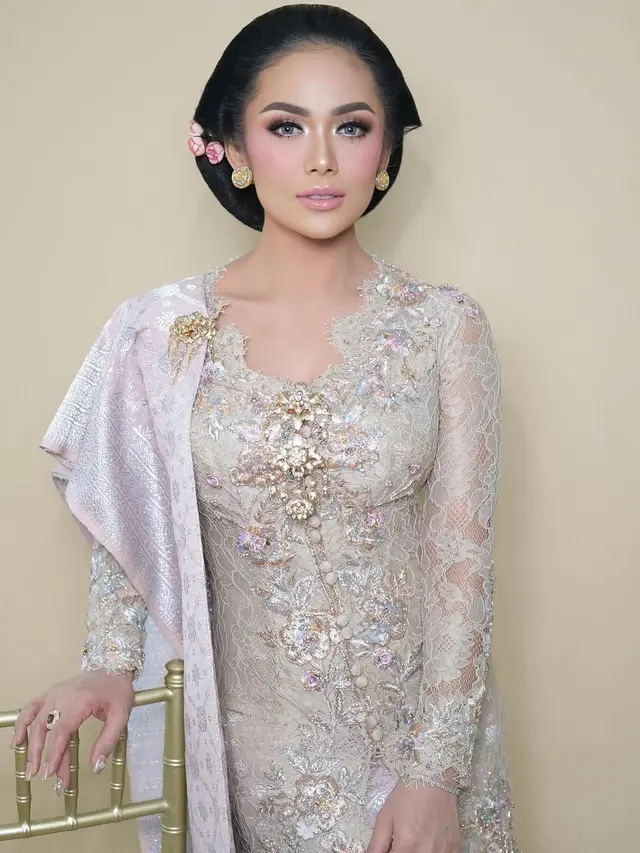 Beri Restu Atta Halilintar dan Aurel Hermansyah Naik Haji, Krisdayanti Tampil Bak Ningrat dengan Kebaya dan Sanggul