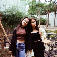 Di usia yang masih 15 tahun, Richelle Skornicki, adik dari aktris Sandrinna Michelle sudah menunjukkan gaya berpakaian yang chic dan stylish. [@chelle.gs].