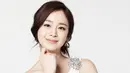 Tak hanya punya wajah yan cantik, Kim Tae Hee juga dianugerahi dengan otak yang encer. Ia merupakan lulus dari Seoul National University jurusan fashion dan desain. (Foto: soompi.com)