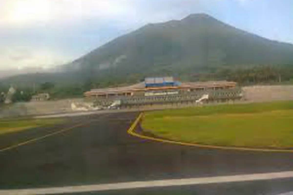 Gamalama Meletus, Bandara Babullah Ternate Ditutup sampai Sabtu