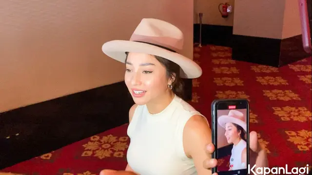 Gaya Simpel Tapi Elegan Nikita Willy Pakai Topi Fedora saat Hadiri Pesta Ultah Ameena