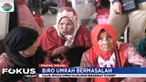Selama menunggu, ratusan calon jemaah umrah hanya bisa berada di depan pintu masuk kebarangkatan Bandara Sultan Hasanuddin.