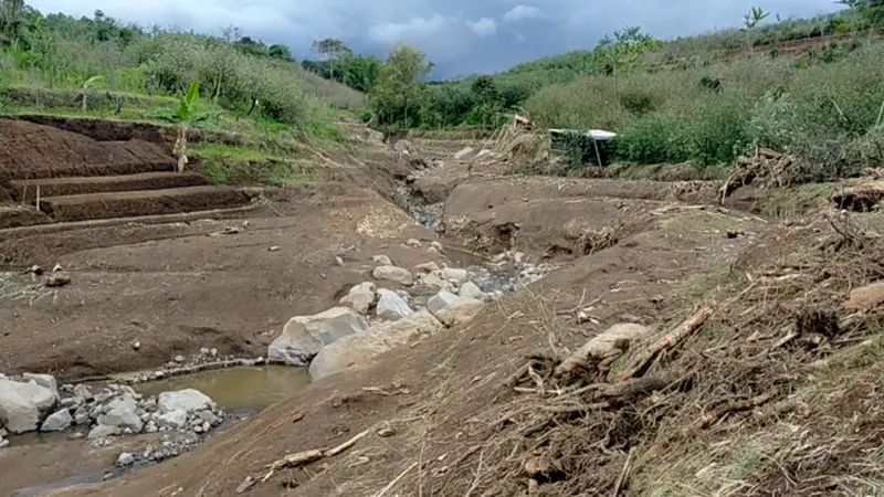 Cegah Banjir Susulan di Kota Batu, Kebut Pembersihan Bendung Alam