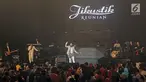 Grup band Jikustik menghibur penggemarnya saat menggelar ‘Konser Jikustik Reunian’ di Balai Sarbini, Jakarta, Jumat (19/7/2019) malam. Grup band asal Yogyakarta ini membawakan lagu-lagu hit yang mengantarkan mereka ke jalur popularitas. (Fimela.com/Bambang E. Ros)
