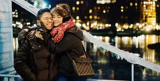 Sheza Idris kini telah resmi dipersunting seorang pria bernama Surya Ibrahim. Berpacaran selama 11 bulan, pasangan pengantin baru ini punya cerita selama masa perkenalan hingga menuju ikatan pernikahan. (Instagram/shezaidris)