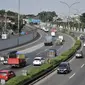 Sejumlah kendaraan melintasi ruas Tol Jagorawi, Jakarta, Rabu (22/4/2020). Mulai 24 April 2020, pemerintah akan memberikan sanksi bagi warga yang nekat keluar masuk wilayah Jabodetabek dan wilayah zona merah virus corona COVID-19. (merdeka.com/Iqbal S. Nugroho)