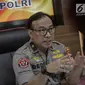 Karo Penmas Divisi Humas Polri Brigjen Dedi Prasetyo memberikan keterangan terkait bom Sibolga, di Mabes Polri, Rabu (13/3). Saat ini, kepolisian juga tengah melakukan sterilisasi agar tidak terjadi ledakan susulan. (Liputan6.com/Faizal Fanani)