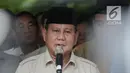 Capres 02 Prabowo Subianto memberi keterangan saat konferensi pers sikapi penetapan hasil pemilu di kediamannya, Kertanegara, Jakarta, Selasa (21/5). Dalam konferensi pers nya, pasangan capres dan cawapres 02 menolak hasil rekapitulasi dari KPU  dan akan menggugat ke MK. (Liputan6.com/Faizal Fanani)