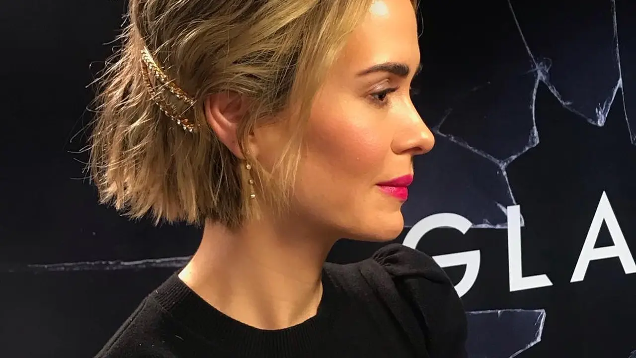 Inspirasi Gaya Rambut Valentine yang Sederhana
